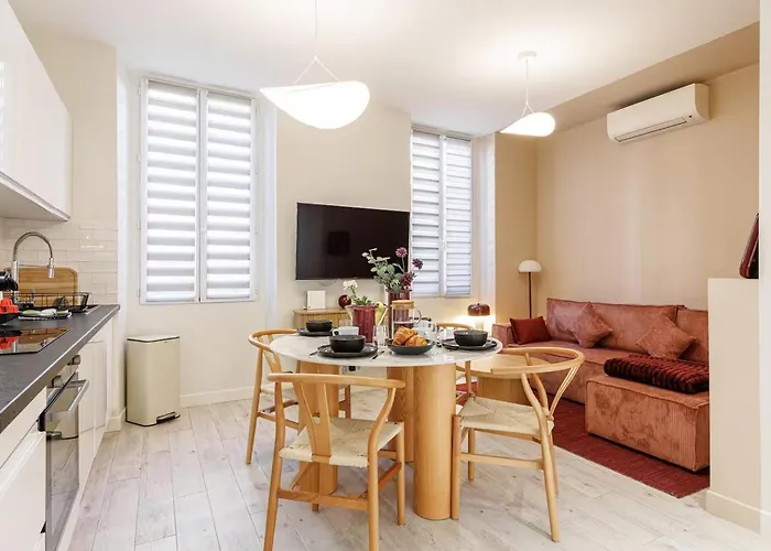 Ambiance Douce Et Elegante A Liberation * Ницца