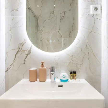 Apartment Ambiance Douce Et Elegante A Liberation Nice