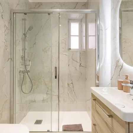 Apartment Ambiance Douce Et Elegante A Liberation Nice