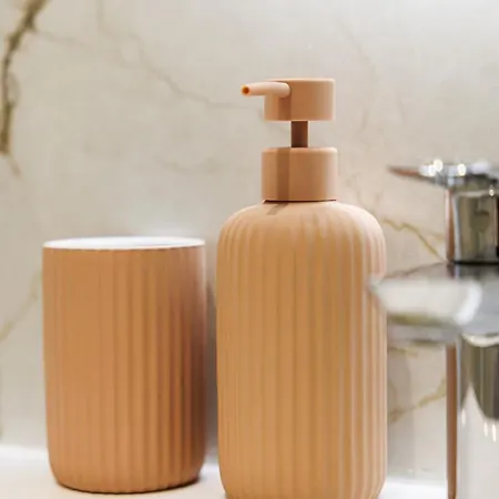 Ambiance Douce Et Elegante A Liberation Apartment *