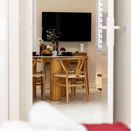Ambiance Douce Et Elegante A Liberation Apartment